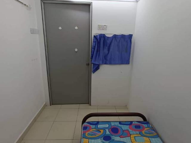 Room for rent in Petaling, Alam Impian