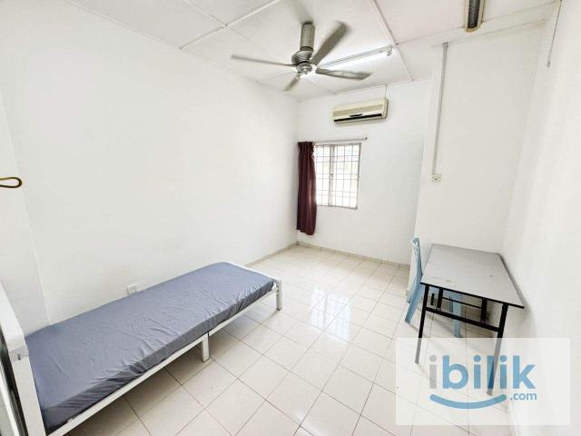Room for rent in Petaling, Alam Impian