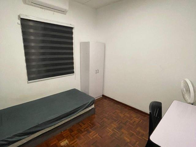 Room for rent in Petaling, Alam Impian