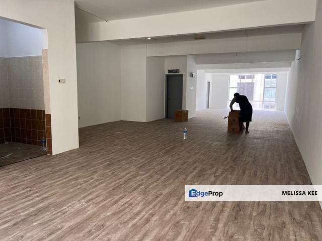 Shop for sale in Petaling, Alam Impian