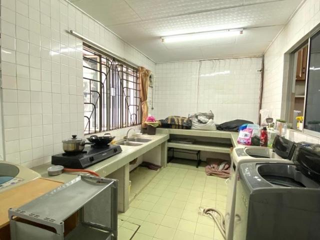 Room for rent in Petaling, Alam Impian