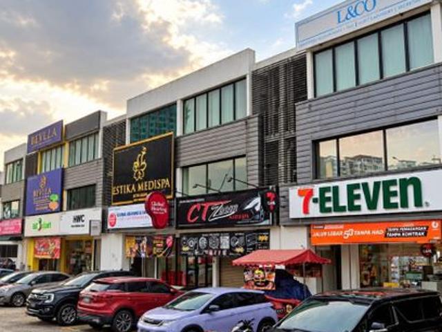 Shop for sale in Seksyen U13, Shah Alam