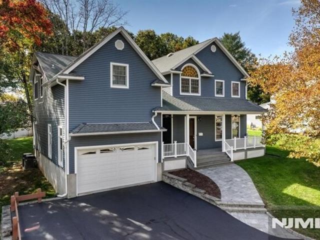House for sale in Oakland, Bergen County