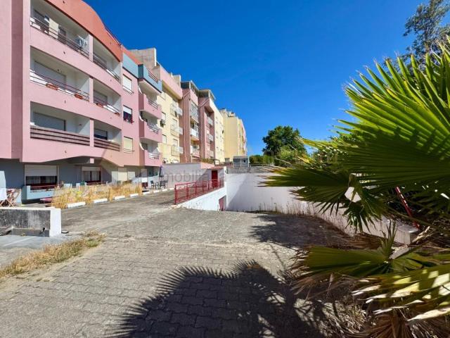 Garagem venda em Pinheirinhos, Setúbal