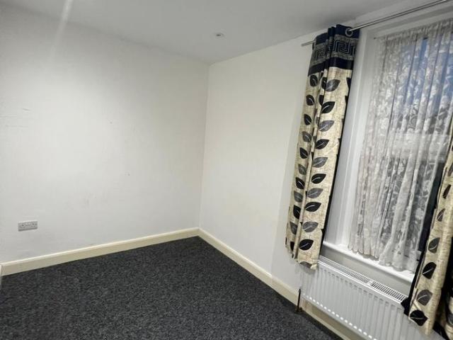 Apartment for rent in Seven Kings, Greater London
