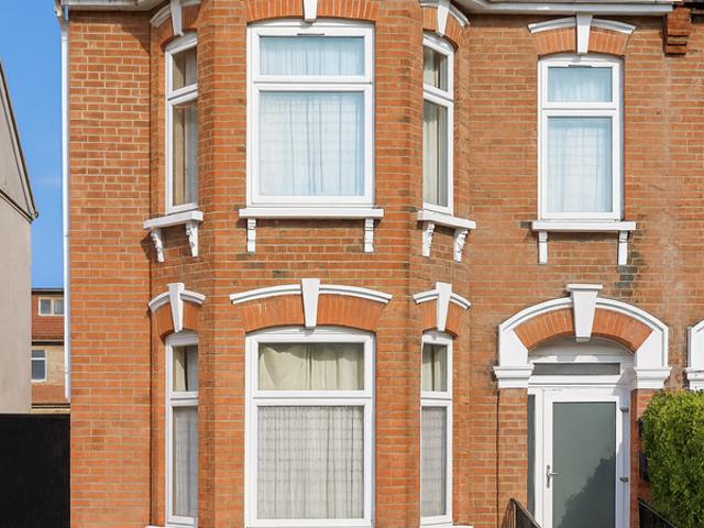 Apartment for rent in Seven Kings, Greater London