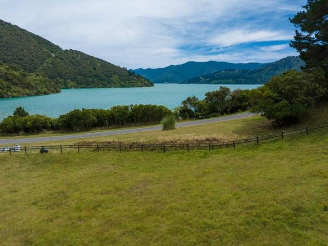 Land for sale in Marlborough