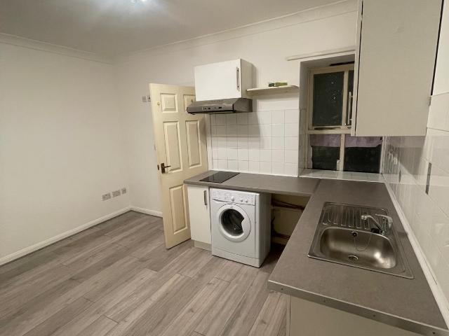 Studio for rent in The Butts, Kent