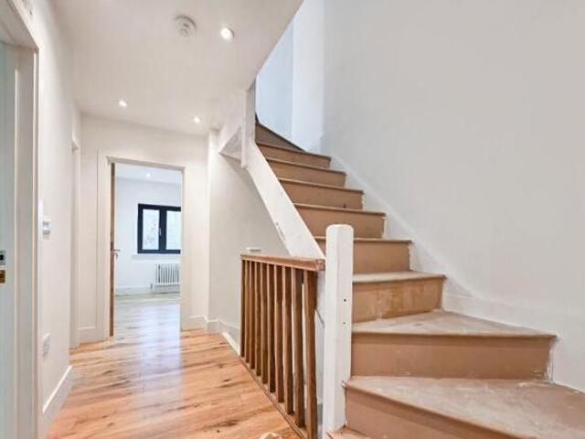 House for sale in Cat Hill, Greater London