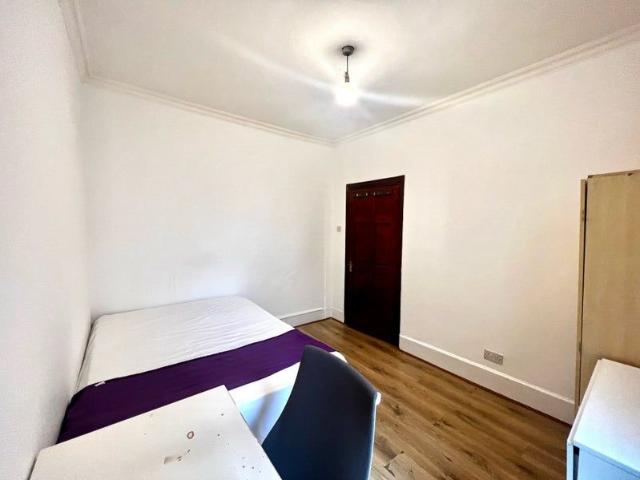 Room for rent in Little Ilford, Greater London