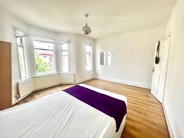 Room for rent in Little Ilford, Greater London