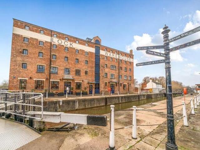 House for sale in Oxleaze, Gloucester