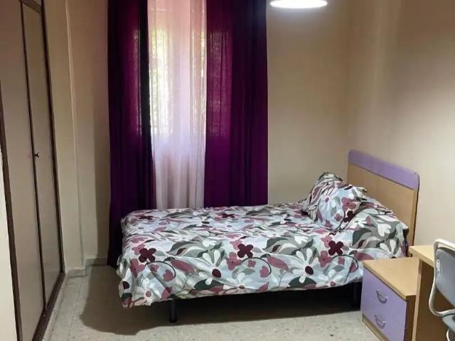 Apartamento en alquiler en Doctor Barraquer-Grupo Renfe-Policlínico, Sevilla