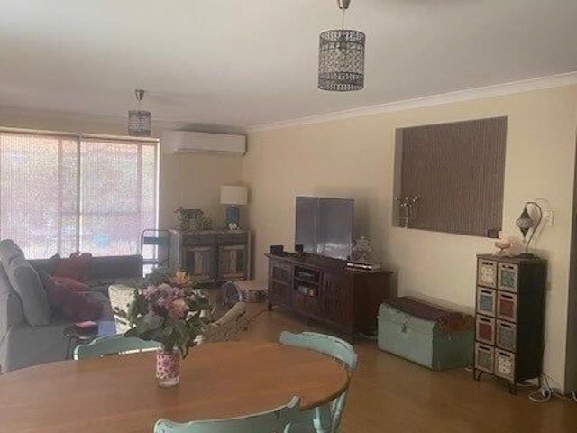 Room for rent in Seville Grove, Western Australia