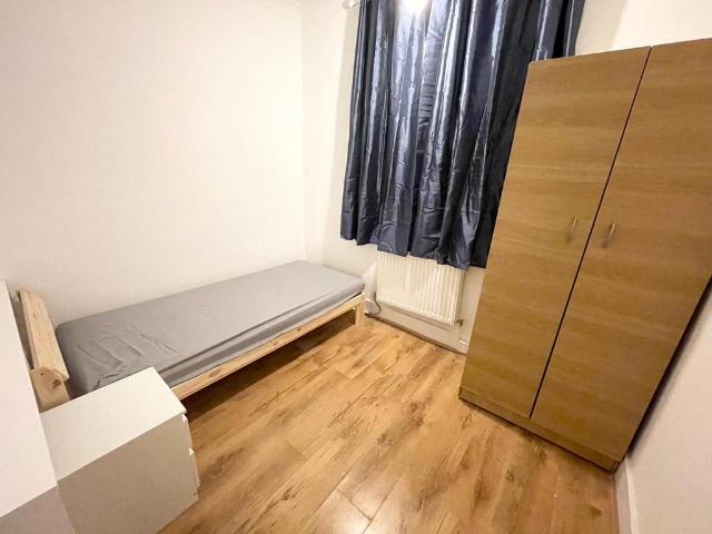 House for rent in Hendon Central, The Hyde