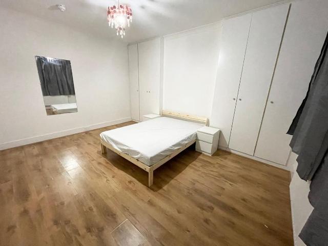 Room for rent in Hendon Central, The Hyde