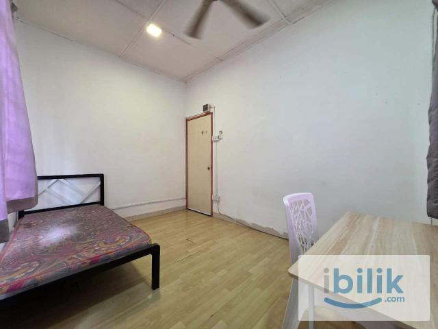 Room for rent in Petaling, Alam Impian