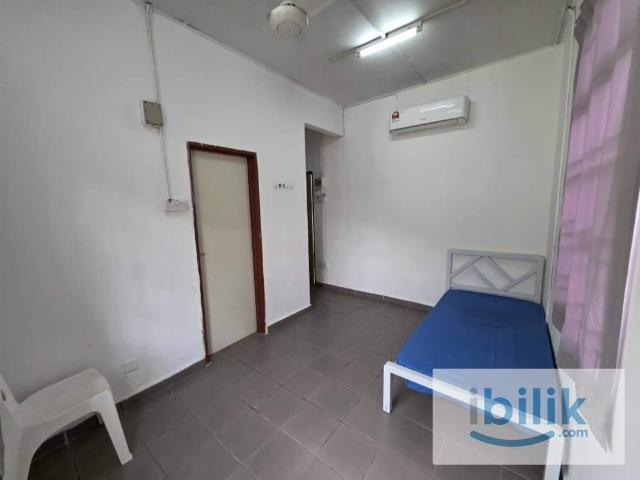 Room for rent in Petaling, Alam Impian