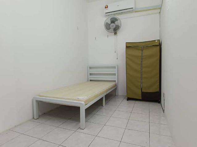 Room for rent in Petaling, Alam Impian