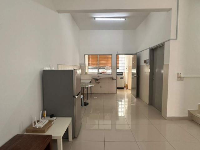 Room for rent in Petaling, Alam Impian