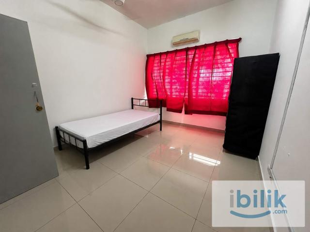 Room for rent in Petaling, Alam Impian