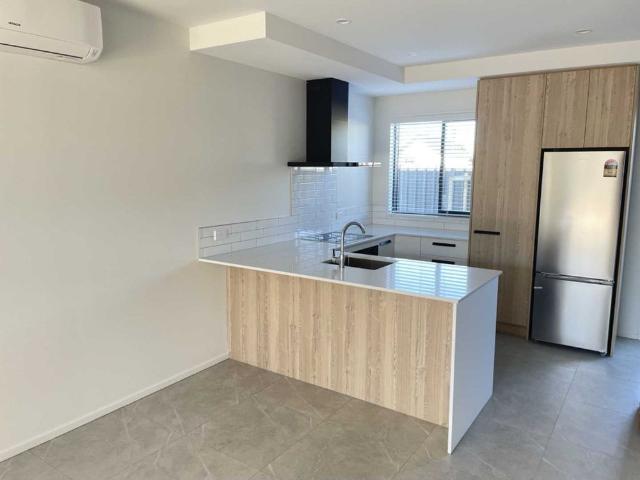Townhouse for rent in Saint Albans, Linwood-Central-Heathcote Community