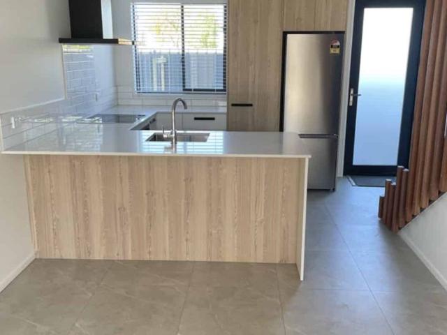 Townhouse for rent in Heathcote, Canterbury