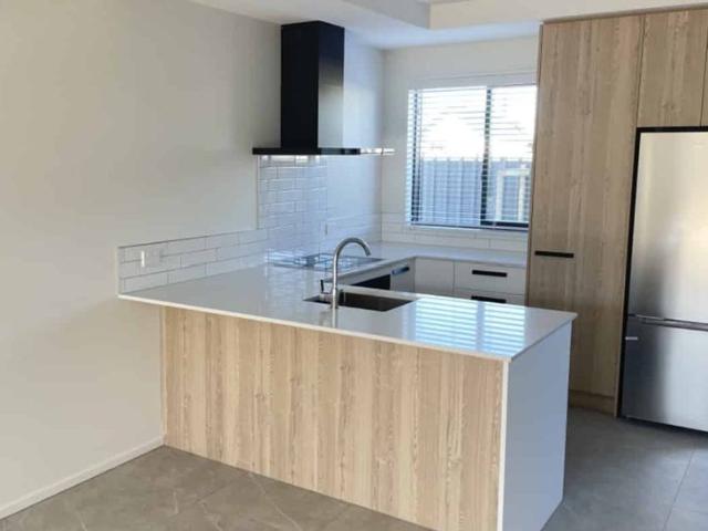 Townhouse for rent in Saint Albans, Linwood-Central-Heathcote Community