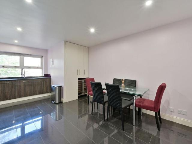 Apartment for rent in Putney, Greater London