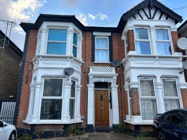 Studio for rent in Gants Hill, Greater London