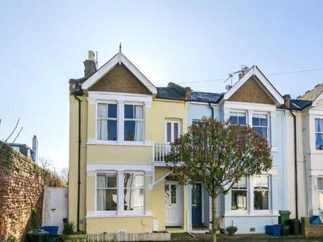 House for sale in Twickenham, Greater London