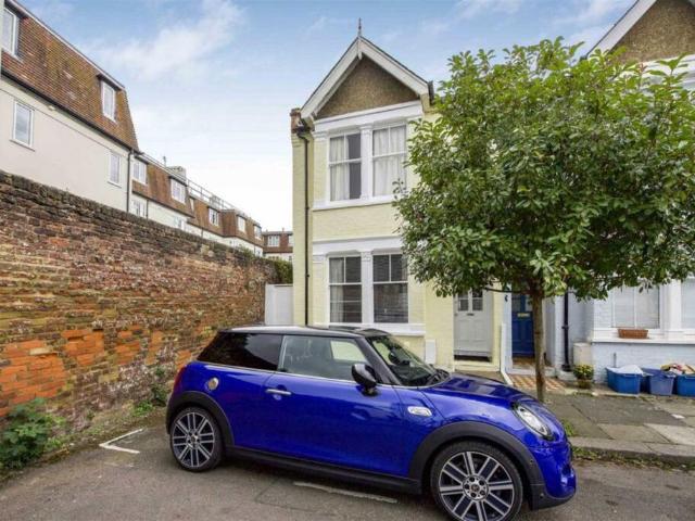 Apartment for rent in St Margarets, Greater London