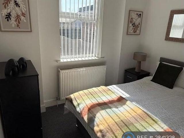 House for rent in Calderstones
