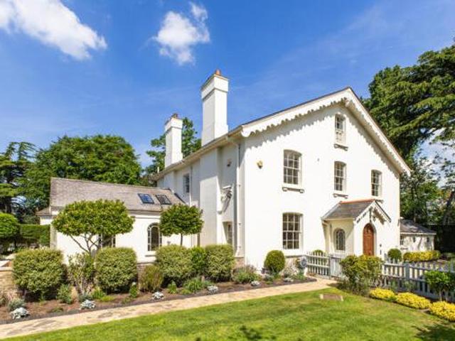 House for sale in Kingston Upon Thames, Greater London