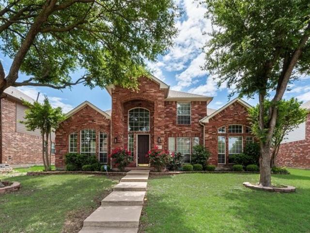 House for sale in Allen