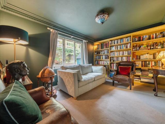 House for rent in Frith Hill, Fole