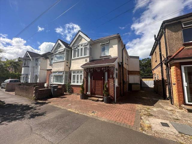 House for rent in London Borough of Hounslow, Feltham