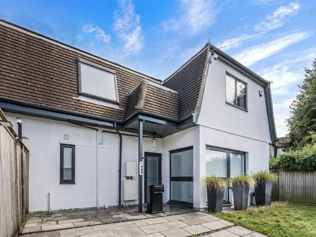 Apartment for rent in Preston, Greater London