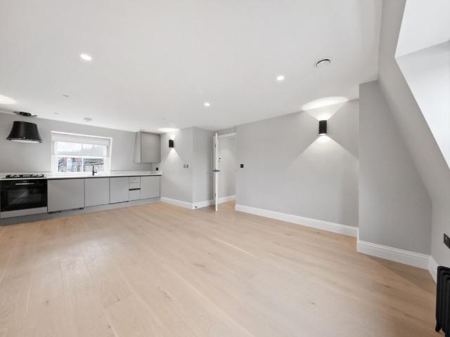 Apartment for rent in Chinatown, Greater London