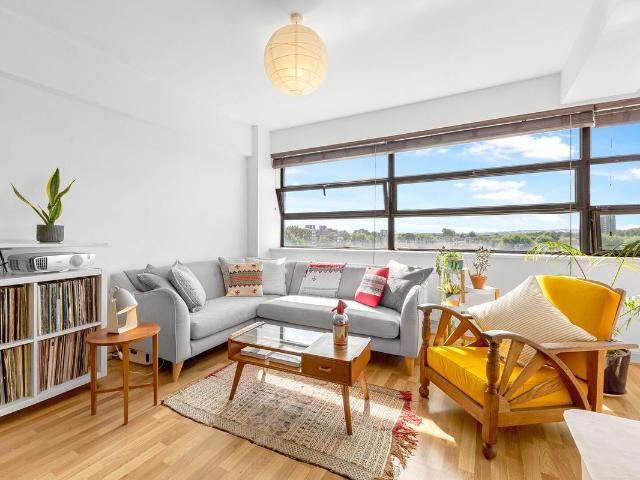 Apartment for rent in Plashet, Greater London