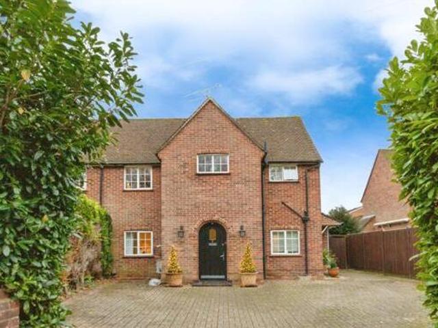 House for sale in Maybury, Woking