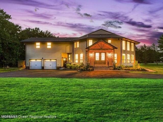 House for sale in Tinton Falls