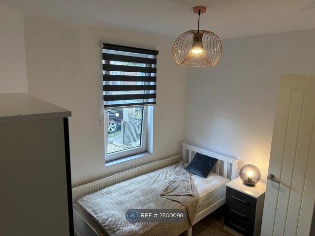 Room for rent in Bull Farm, Potters Corner