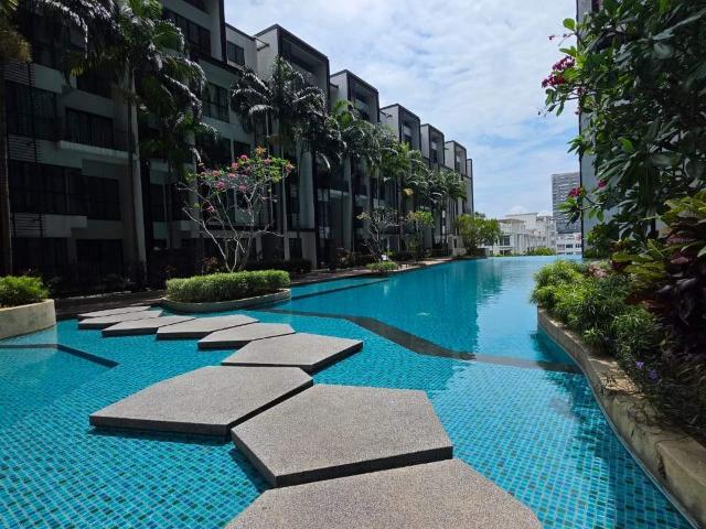 Room for rent in Petaling, Alam Impian