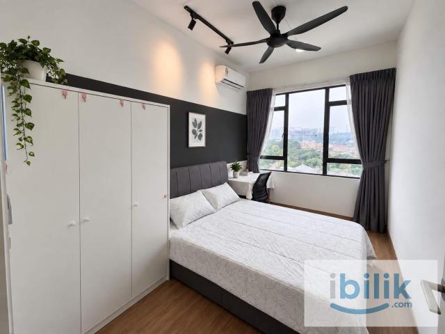 Room for rent in Petaling, Alam Impian
