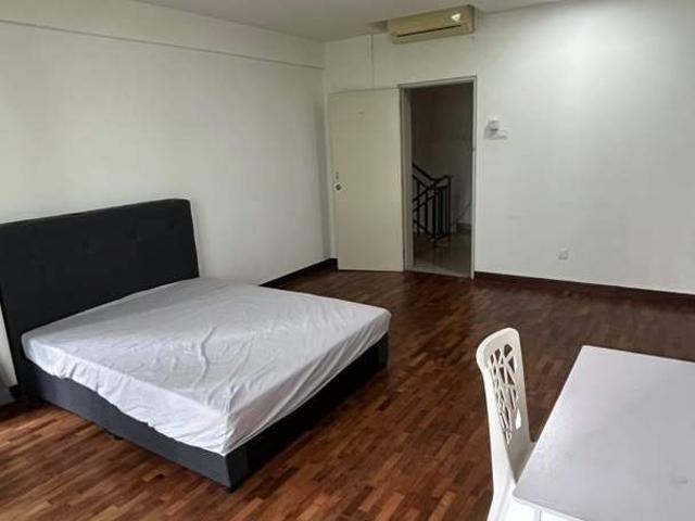 Room for rent in Petaling, Alam Impian