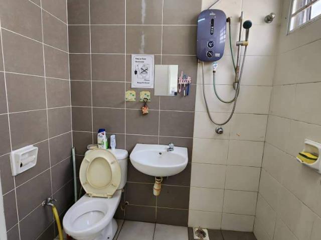 Room for rent in Petaling, Alam Impian