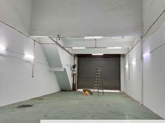 Warehouse for rent in Seksyen 34, Shah Alam