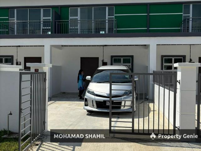 Terraced House for sale in Malaka