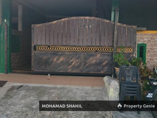 Terraced House for sale in Malaka